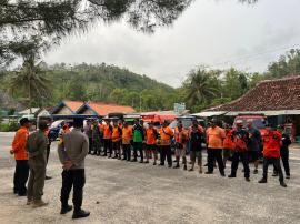 Apel/Briefing Persiapan di Hari Kedua Operasi Proses Pencarian Korban Laka Laut.